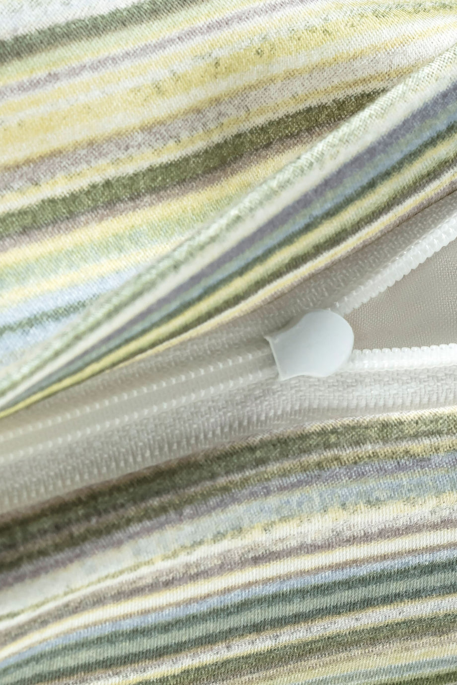 VIVID Mako Saten Yatak Çarşafı Takımı, %100 Pamuk, 135x200 + 80x80, Fermuarlı, Almanya Üretimi