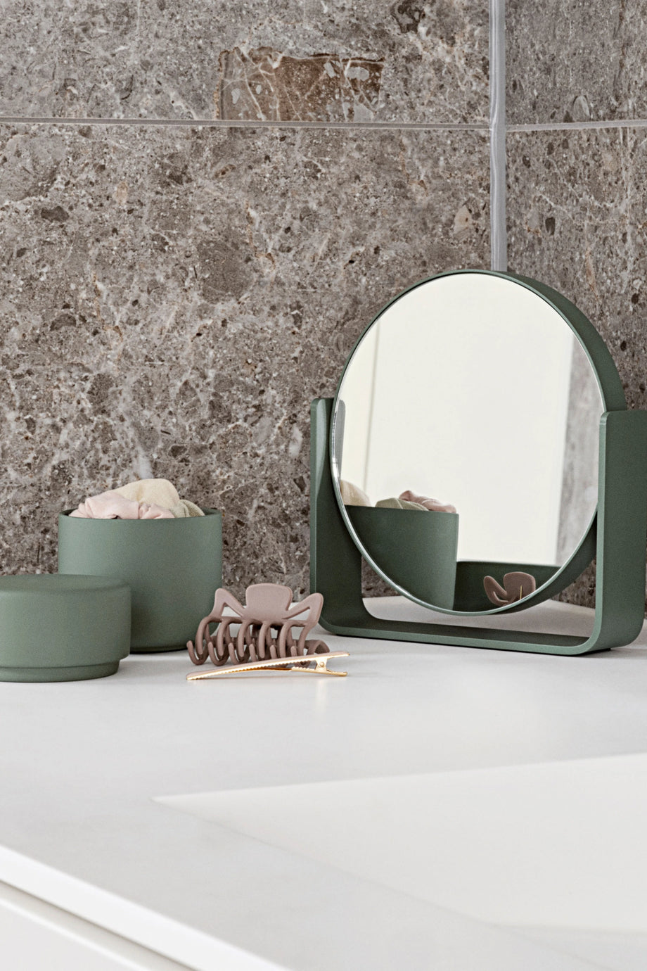 UME Masa Aynası 19 cm Çift Taraflı 5X Büyütmeli Alüminyum Çerçeve