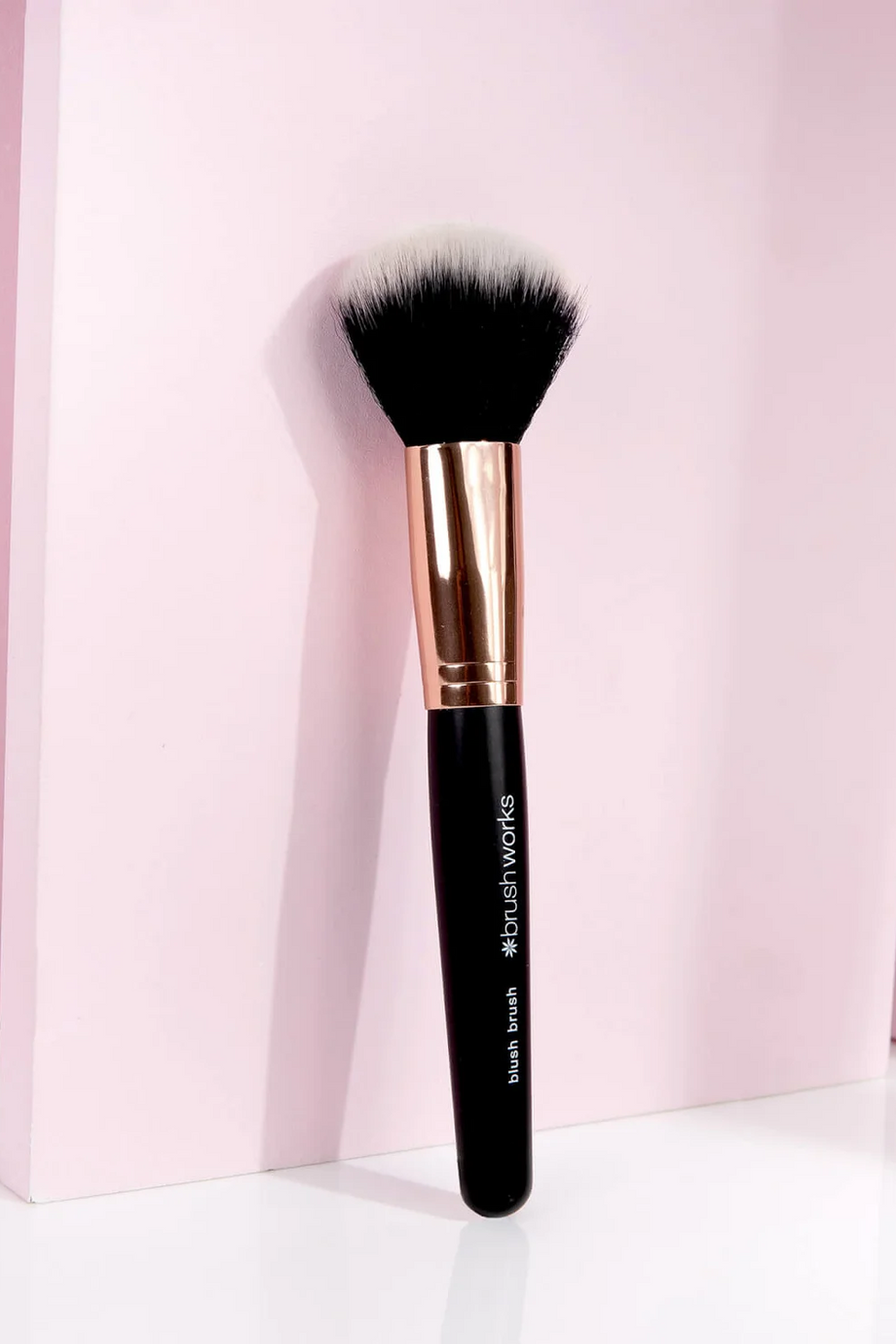 brushworks Blush Brush Yumuşak Kabuklu Allık ve Bronzlaştırıcı Fırçası