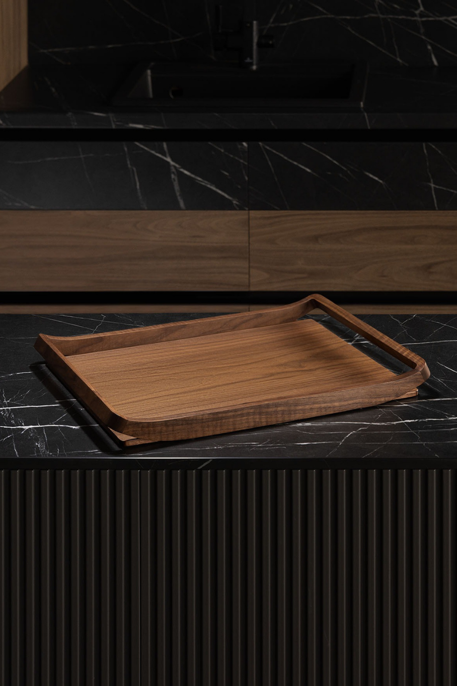 Tepsi HQ 740, Masif Brezilya Cevizi, Zarif & Dayanıklı Tasarım