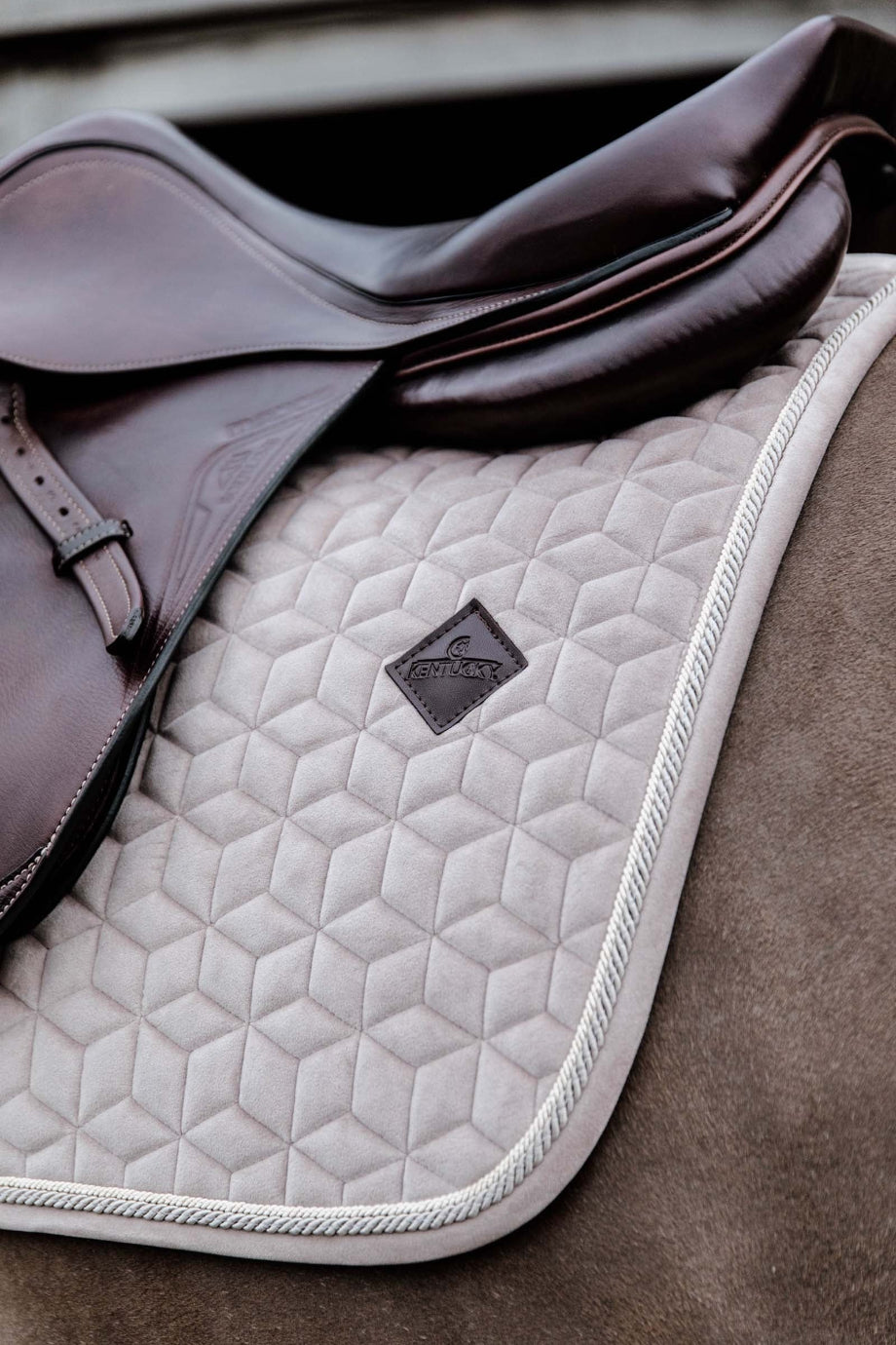 Velvet Basic Kadife At Eyer Altlığı