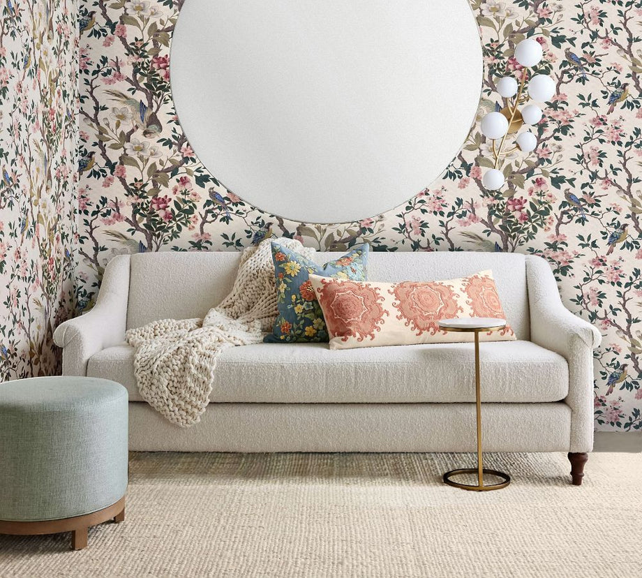 Quinn Süt Cam Küre Aplik, Vintage Pirinç Kaplama ve Şık Aydınlatma