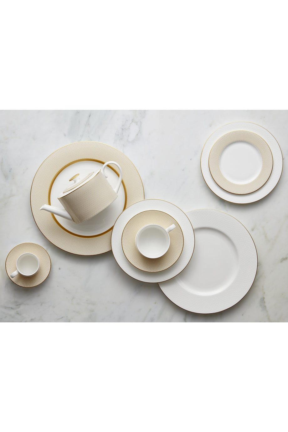 İnce Altın Geometrik Desenli Zarif Bone China Diamond Tabak