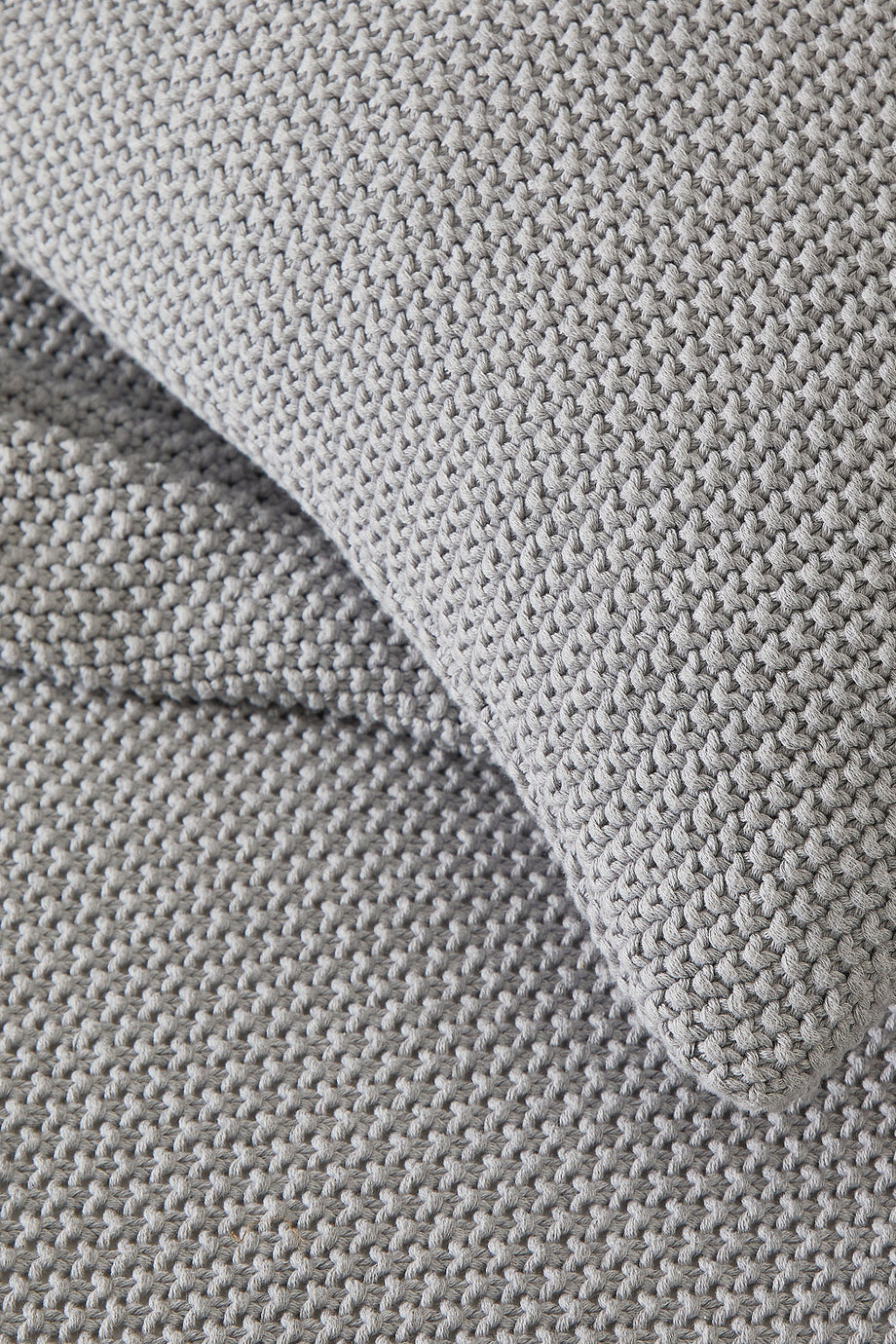 Yumuşak Pamuklu Lyra Örgü Atkı ile Şık ve Konforlu Dekorasyon, Gri