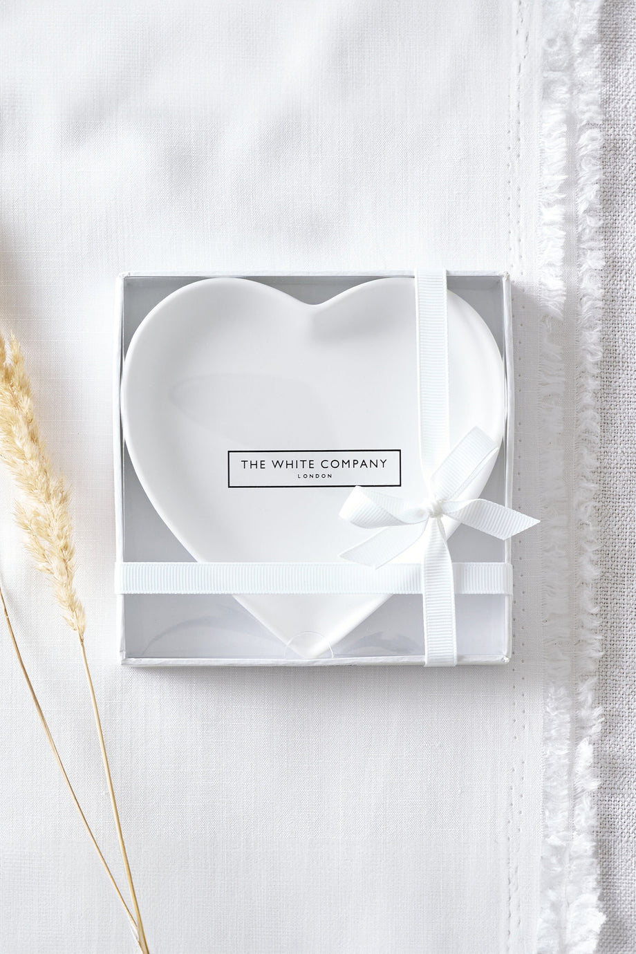 Porselen Kalp Sabunluk, Zarif ve Fonksiyonel Tasarım