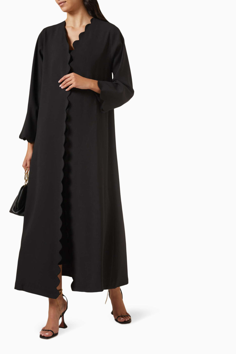Modern V Yaka Abaya ile Şıklığı ve Modestliği Bir Arada Yaşayın