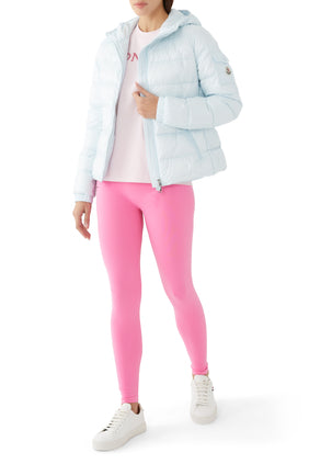 Moncler Logolu Pembe Tişört - Şık ve Dayanıklı