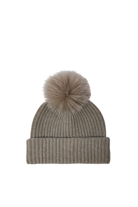 Bom Bom Şapka ile Kış Modası