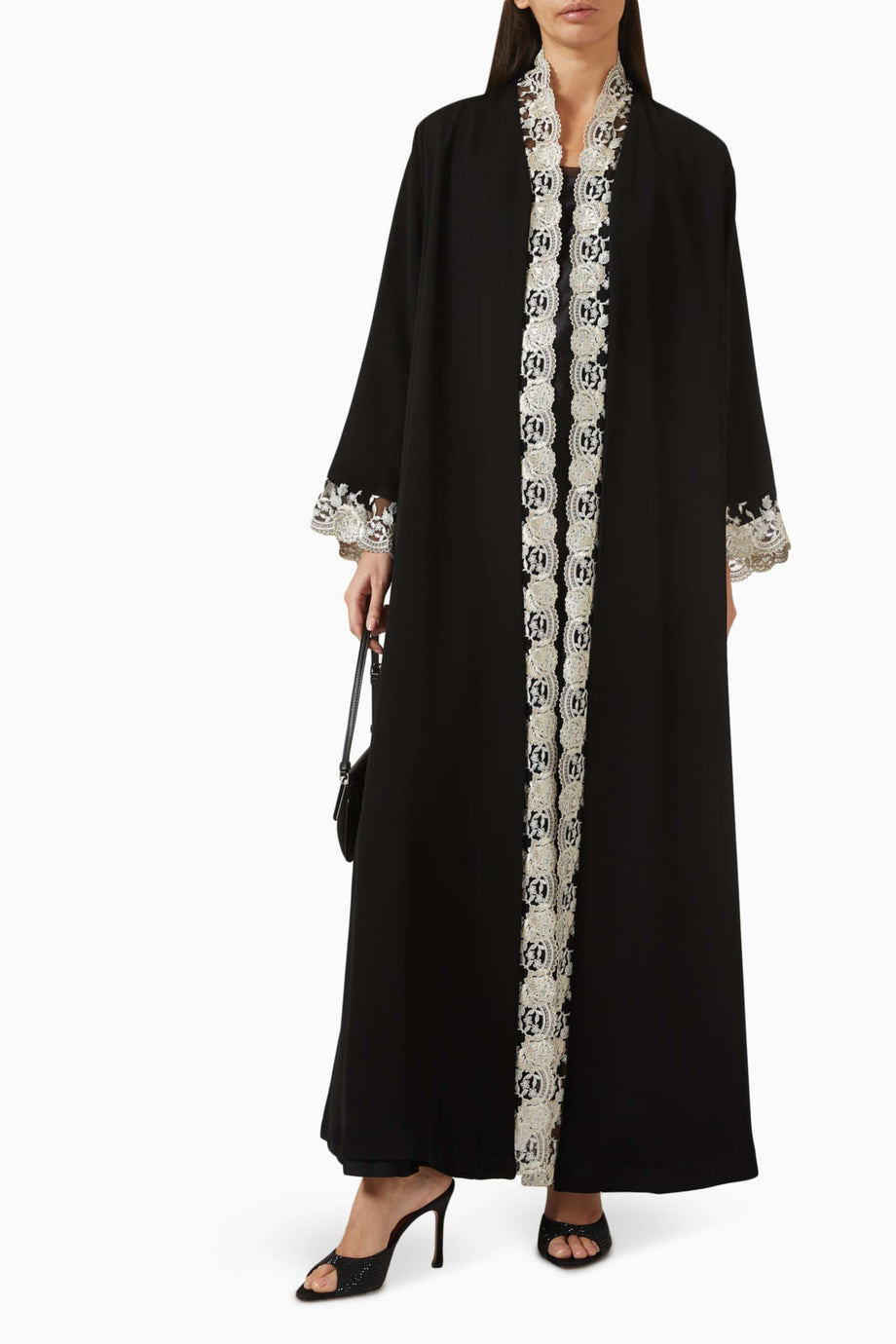 Şık Dantel Detaylı Abaya Nida Kumaşı ile Modern Şıklığın Adresi