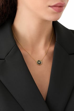 Marc Jacobs Buton Kolye - Şık ve Parlak Aksesuar