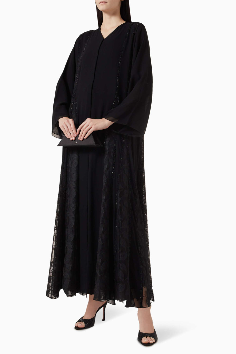 Şifon Dantel İşlemeli Abaya ile Şık ve Modern Bir Görünüm Yakalayın