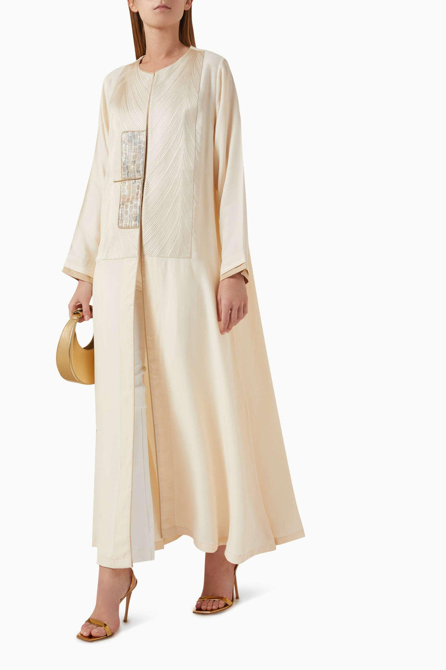 Şık İğne Oyası Detaylı İpek Abaya ve Tamamlayıcı Şila Modası