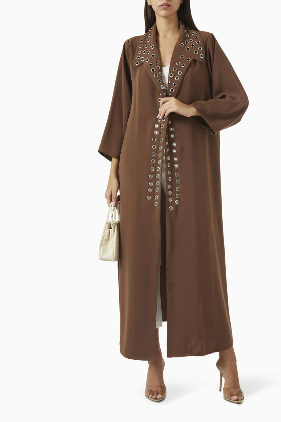 Konforlu Kullanım İçi Tasarlanmış Metal Göz Detaylı Abaya ve Sheila Modelleri