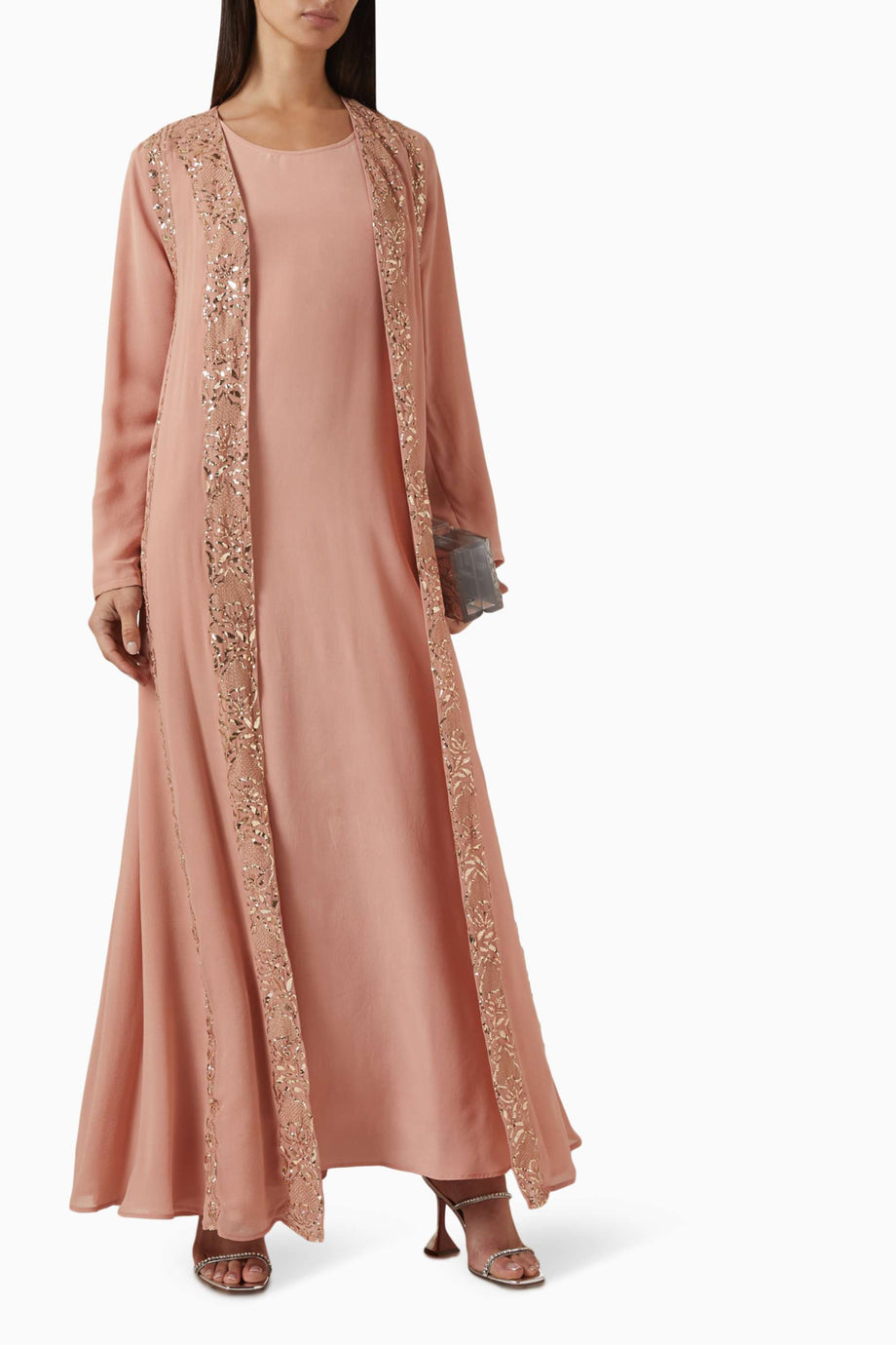 Şıklığı ve Konforu Bir Araya Getiren Payetli Abaya ile Hem Rahat Hem Stil Sahibi Olun