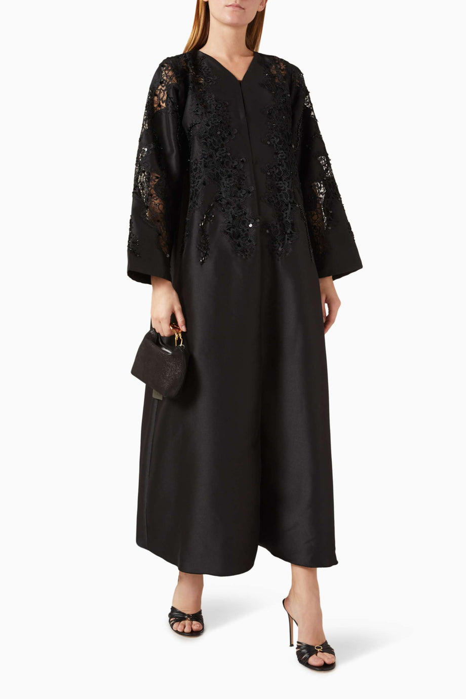 Şık Dantel İşlemeli Abaya Rahat Kullanım İçin İdeal Tasarım ve Fonksiyonellik