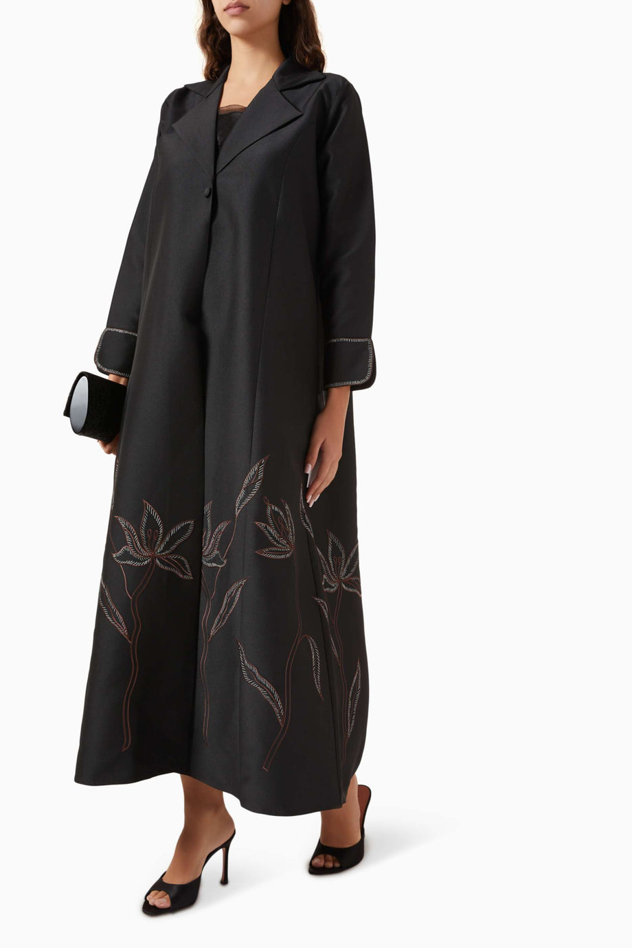 Floral Nakışlı Abaya ve Şeila ile Şık ve Rahat Tasarım