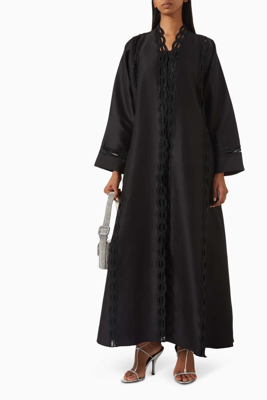 Şık Dantel Nakışlı Abaya Modern Kadınlar için Ön Düğmeli Uzun Kollu Tasarım