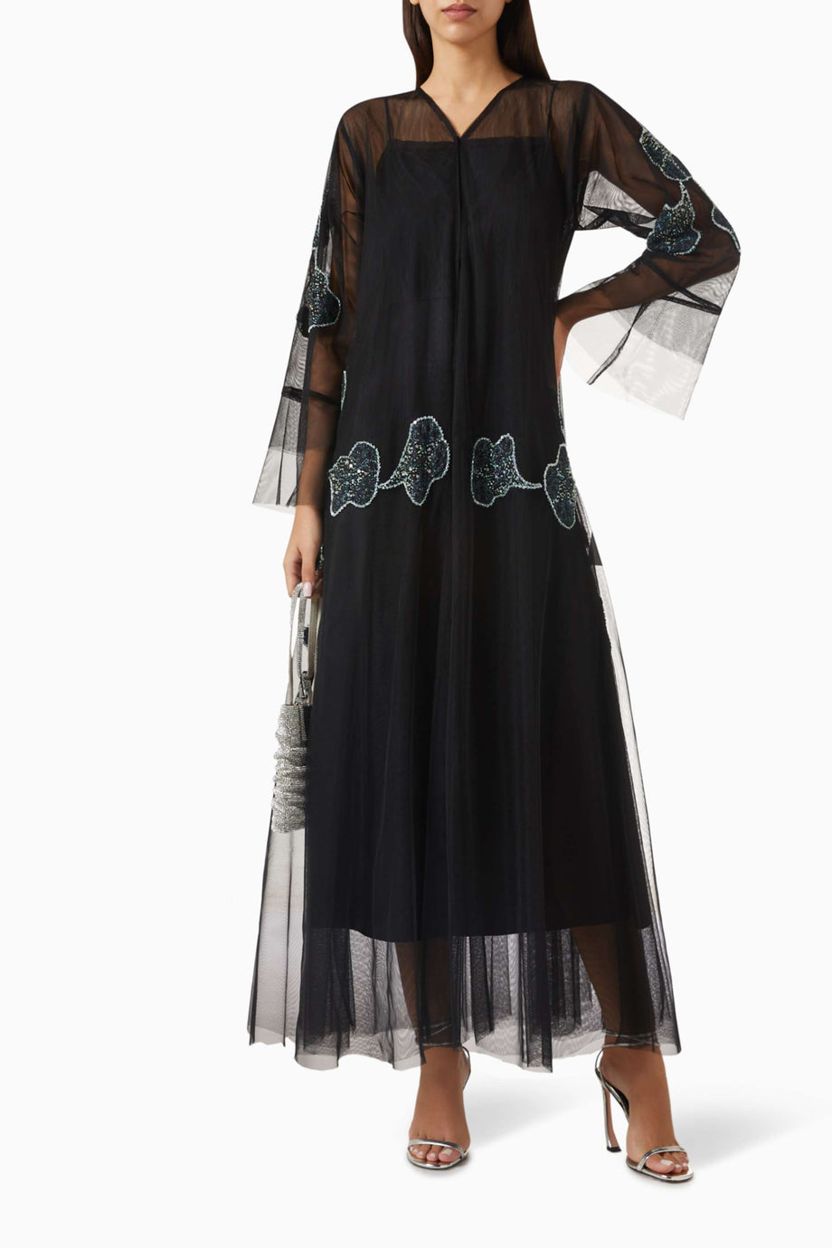 El yapımı Tül Abaya ve Uyumu Sheila ile Her Ortama Uygun Şıklık ve Konfor