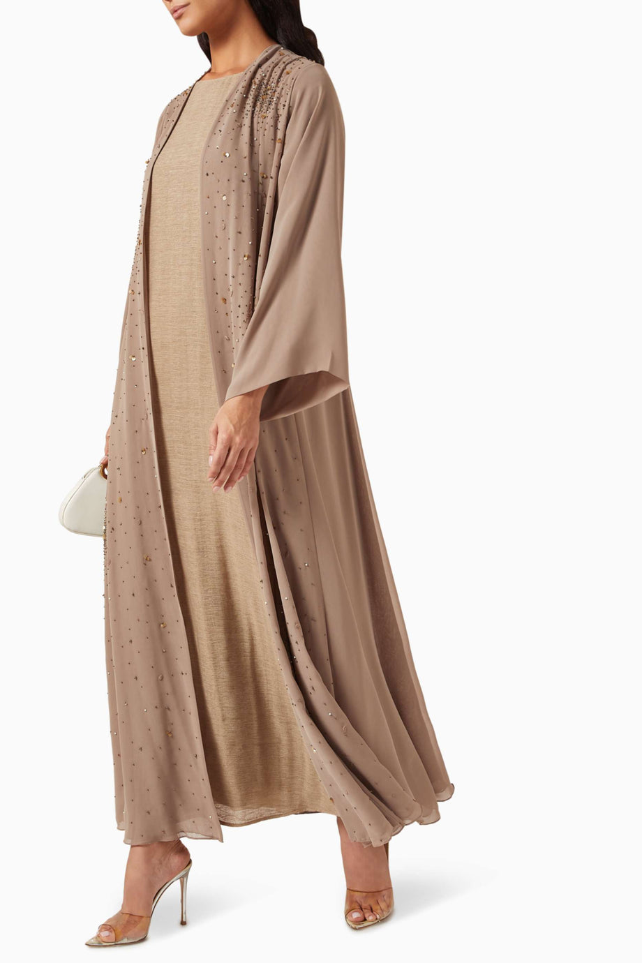 Şık Sequin Süslemeli Abaya Takımı ile Her Ortama Uygun Şıklık ve Rahatlık