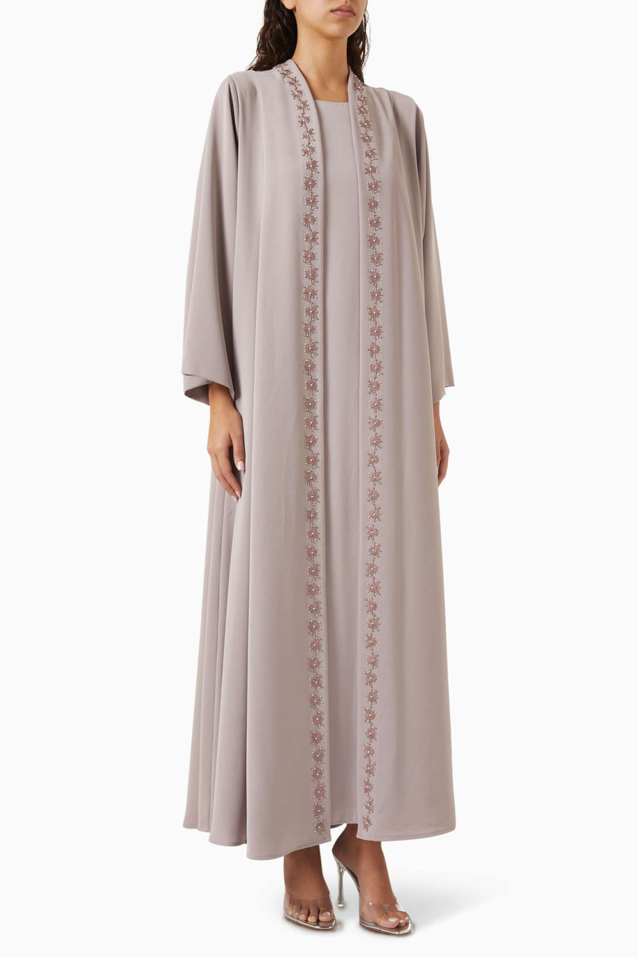 Şık Abaya Seti İçin Yumuşak Crepe Tasarım ve Zarif Detaylar