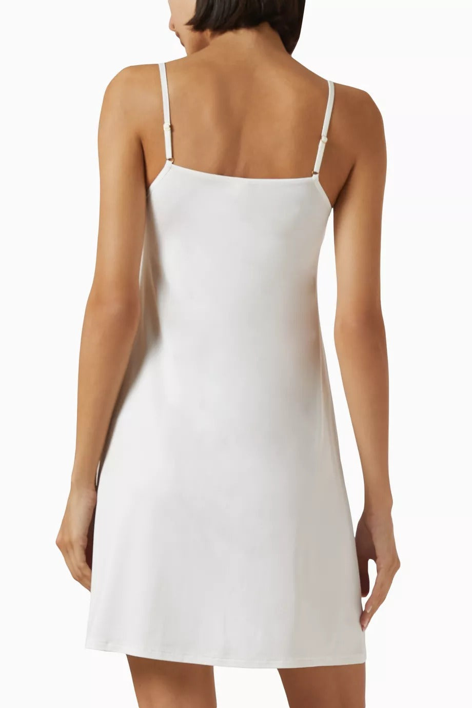 Deluxe Saten Gecelik V-Yaka ve Zarif Altın Detaylı Lüks Tasarım