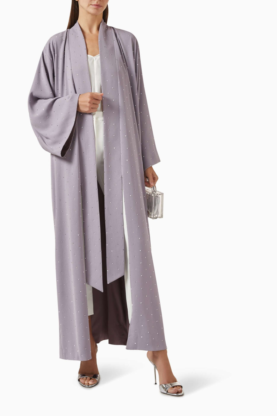 Şık Taş Aksesuarlı Abaya Özel Günler İçin Elegan ve Modern Tasarım