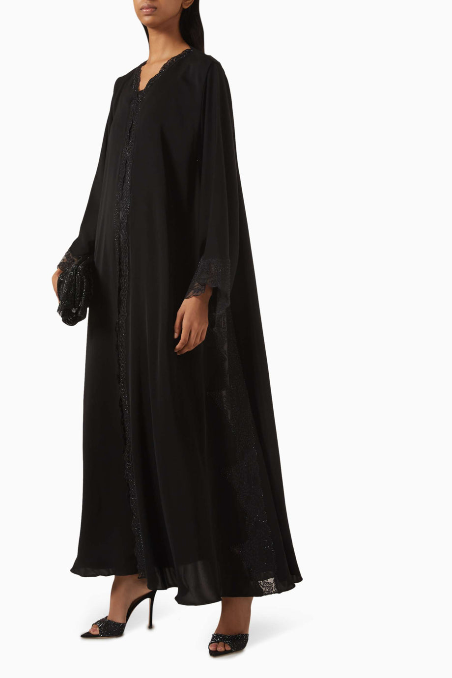 Romantik Dantel İşlemeli Abaya Şık Tasarımıyla Özel Günler İçin İdeal Seçim