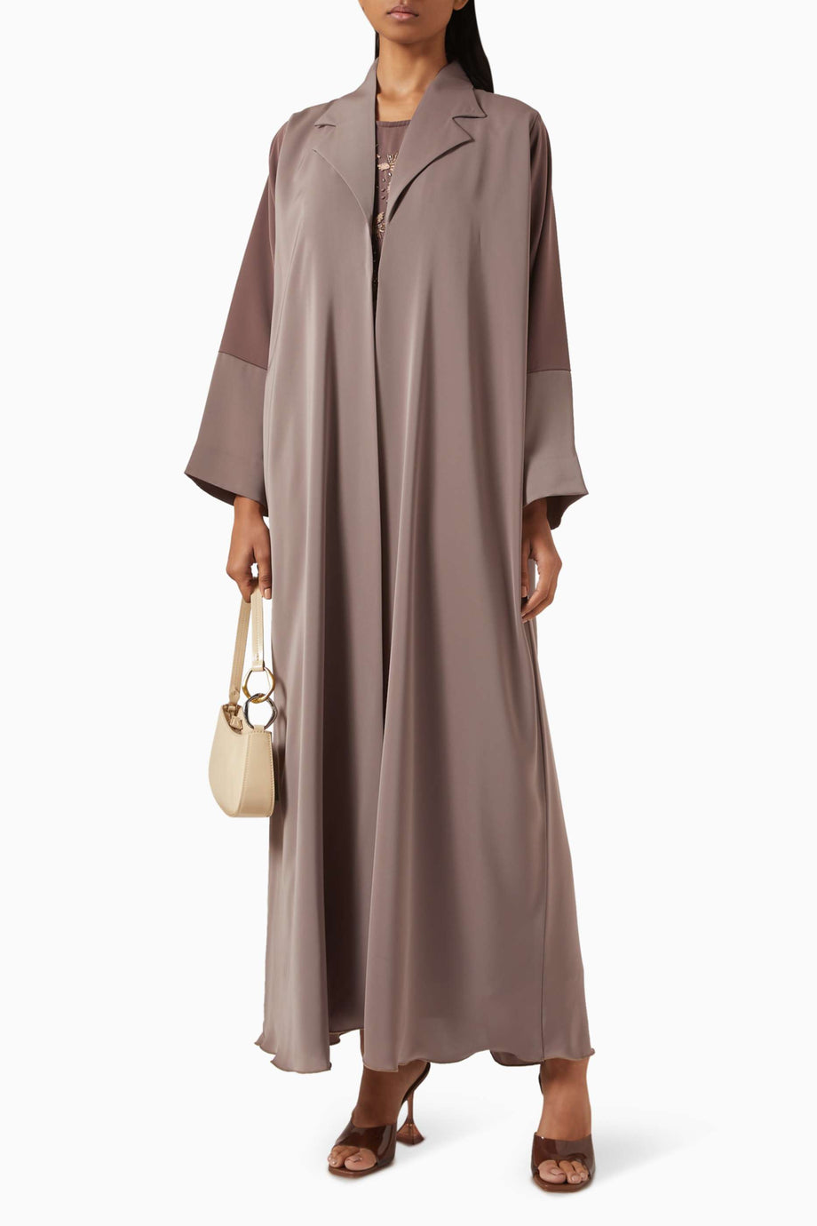 İşlemeli Abaya Seti ile Şıklığı Yakalayın Rahat ve Modern Tarz için İdeal Seçim