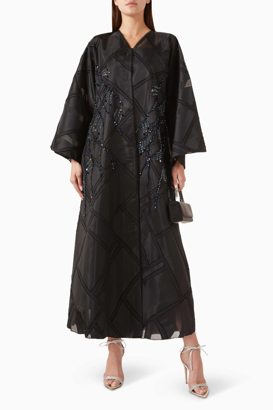 Işıltılı Payet ve Boncuk Süslemeli Organza Abaya Şıklığı ve Rahatlığı Bir Arada Sunuyor