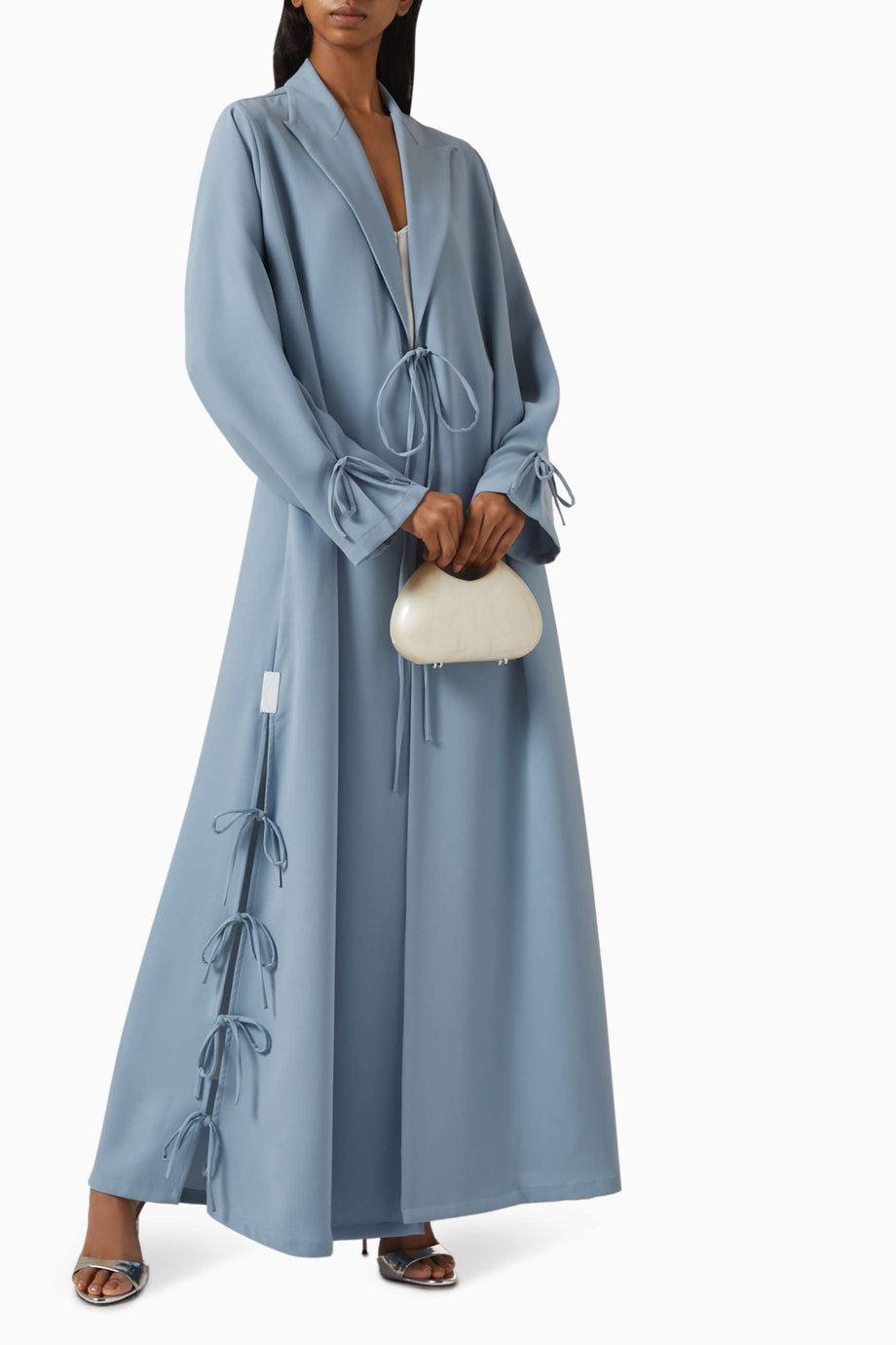 Konforlu ve Şık Tie-up Peak Lapel Abaya ile Zarafetinizi Yükseltin