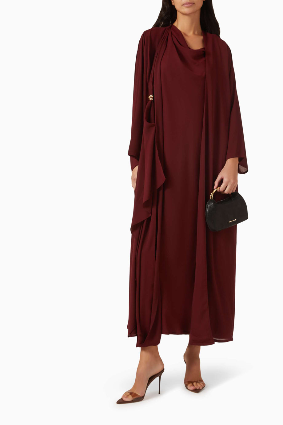Asimetrik Abaya Modern Şıklık için Metal Detaylarla Güncellenmiş Tasarım