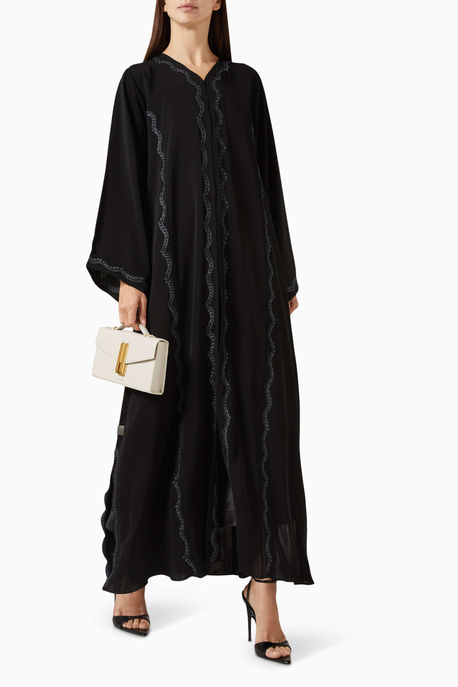 İşlemeli Abaya Zarif Modest Giyimde Estetik Detaylar ile Şıklığı Yakalayın