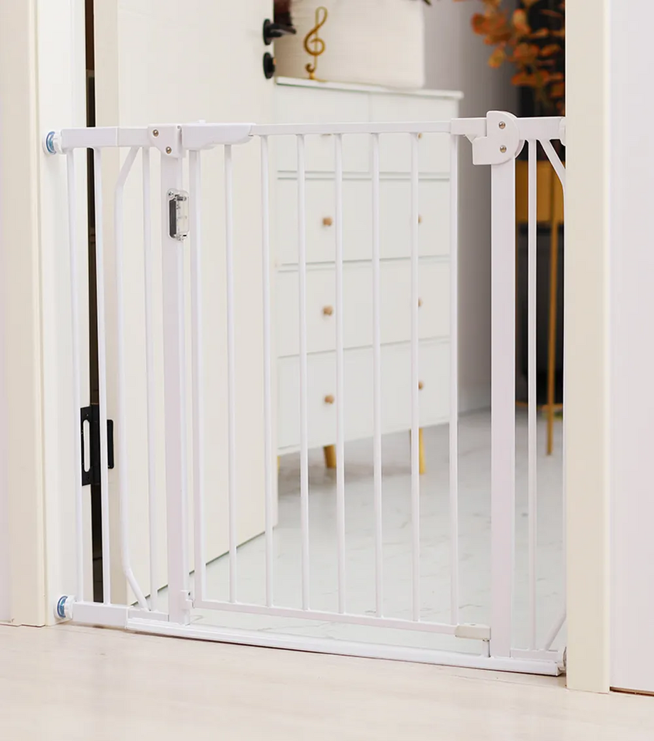 LED Işıklı Baby Safe Metal Güvenlik Kapısı + 20 cm Uzatma, Otomatik Kapanan, Beyaz