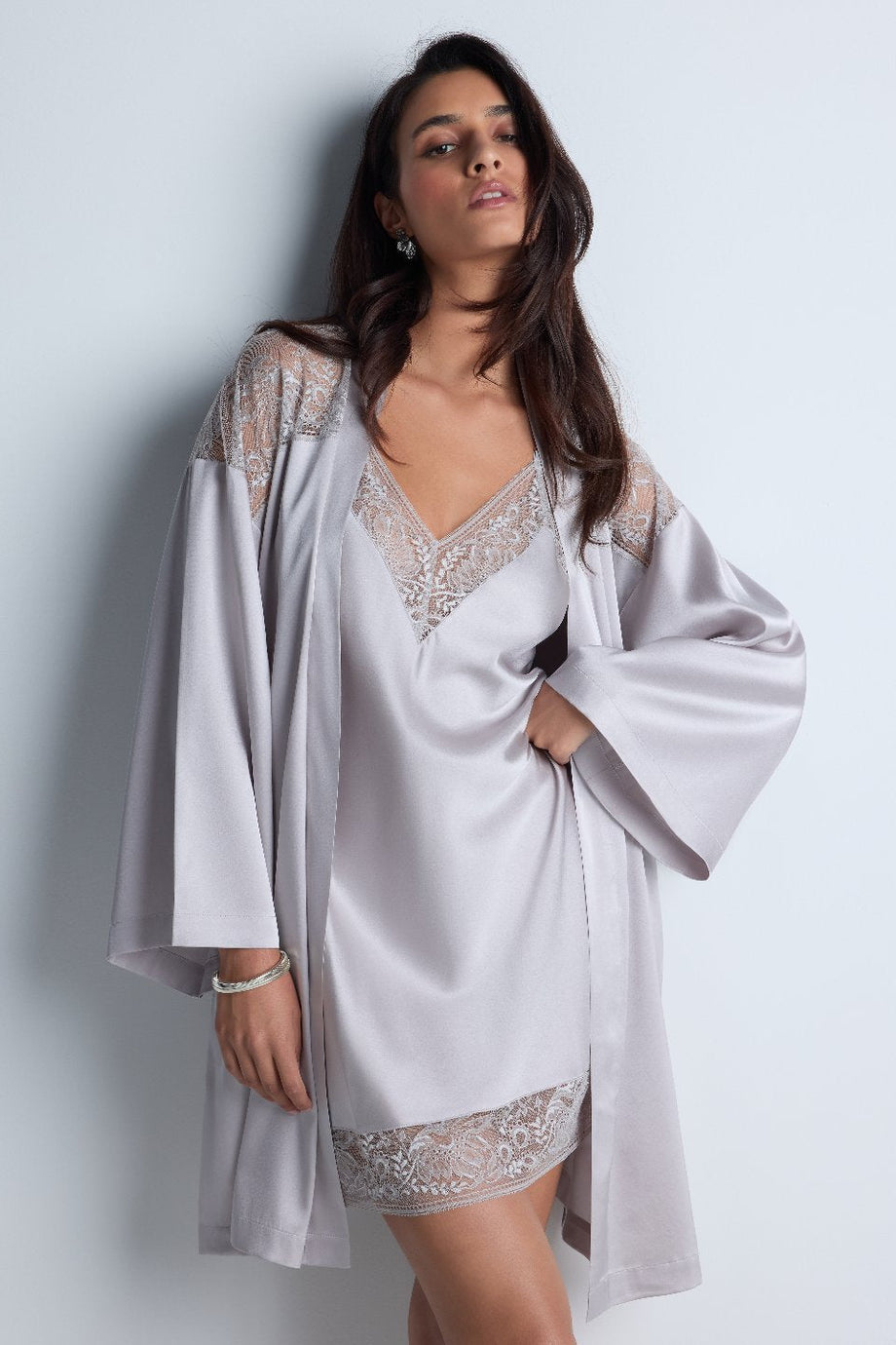 Midnight Whisper Kimono Zarif Seide ve Dantel Detaylı