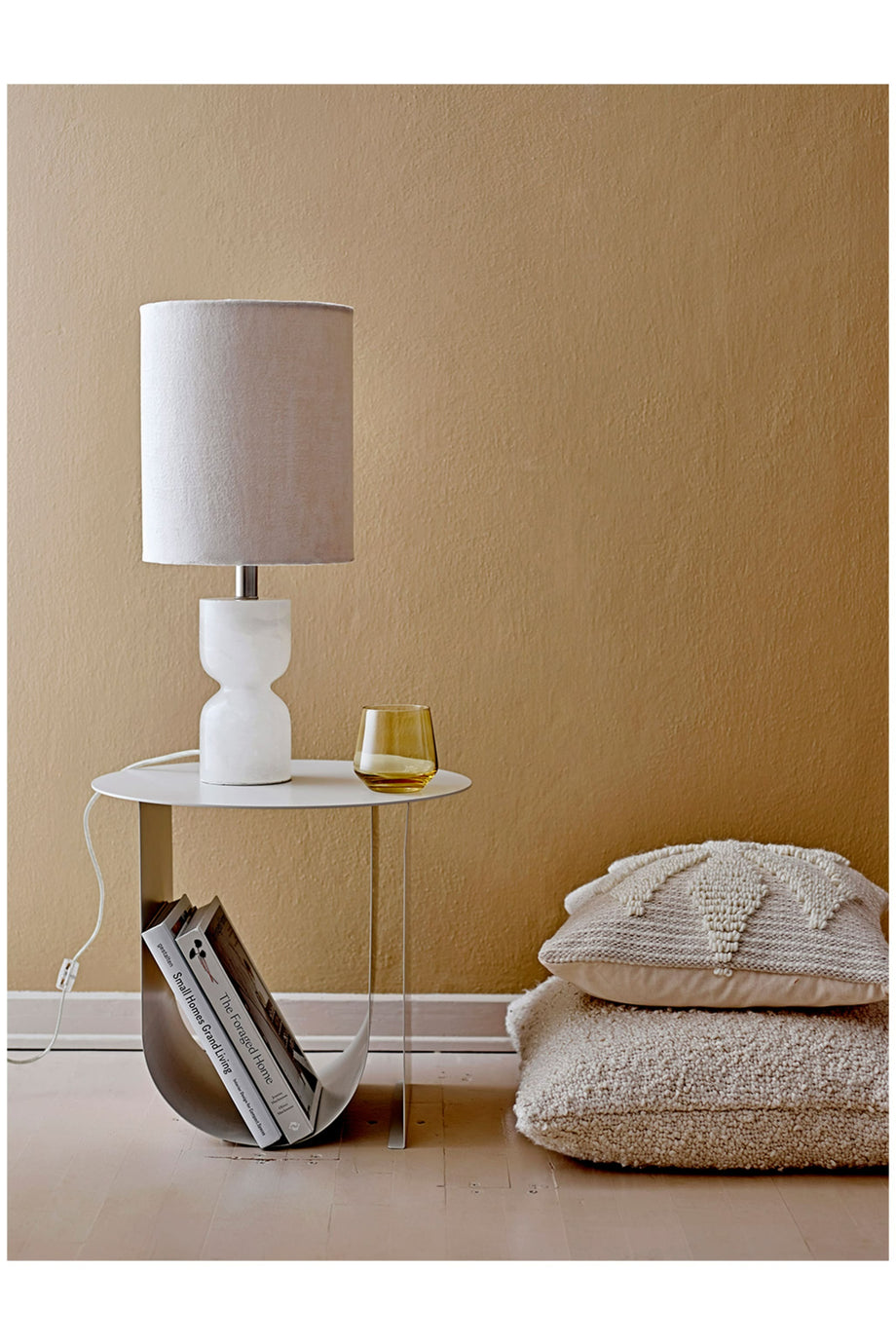 CHER Yan Sehpa, Heykelsi Form, Entegre Depolama, Metal, 38 cm