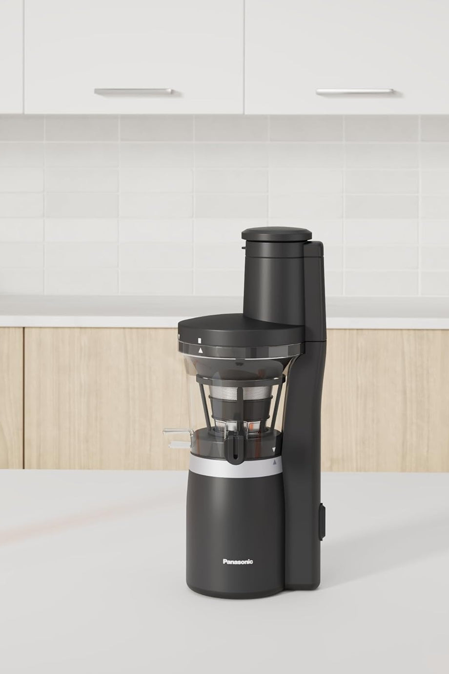 MJ-L700KXE Yavaş Meyve Sebze Sıkacağı 150W Sessiz Kullanım Mat Siyah