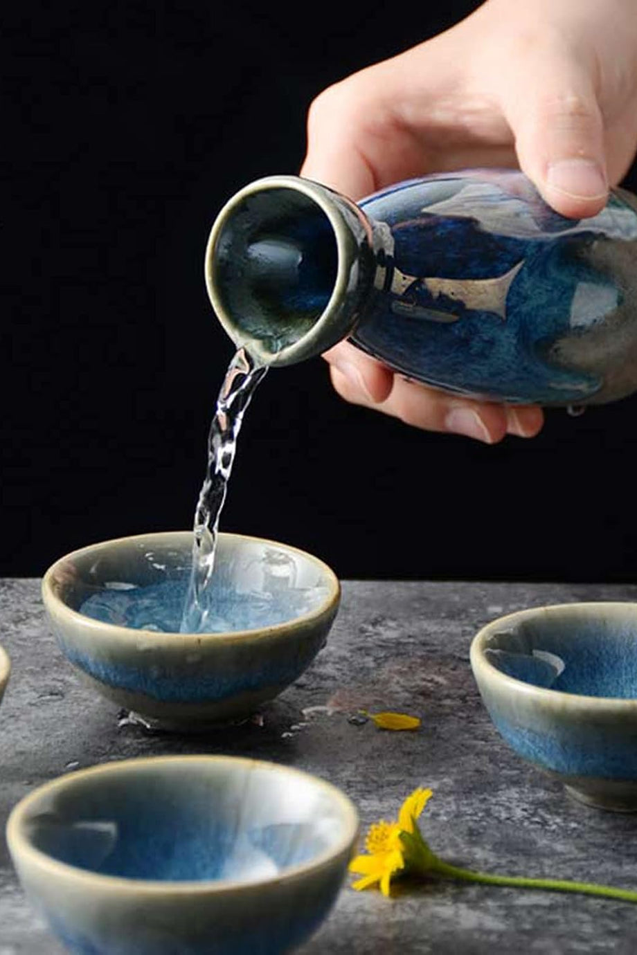 Japon Sake Seti, 5 Parça El Boyaması Seramik Sake Servis Seti, 4 x 30 ml Bardak + 1 x 130 ml Tencere