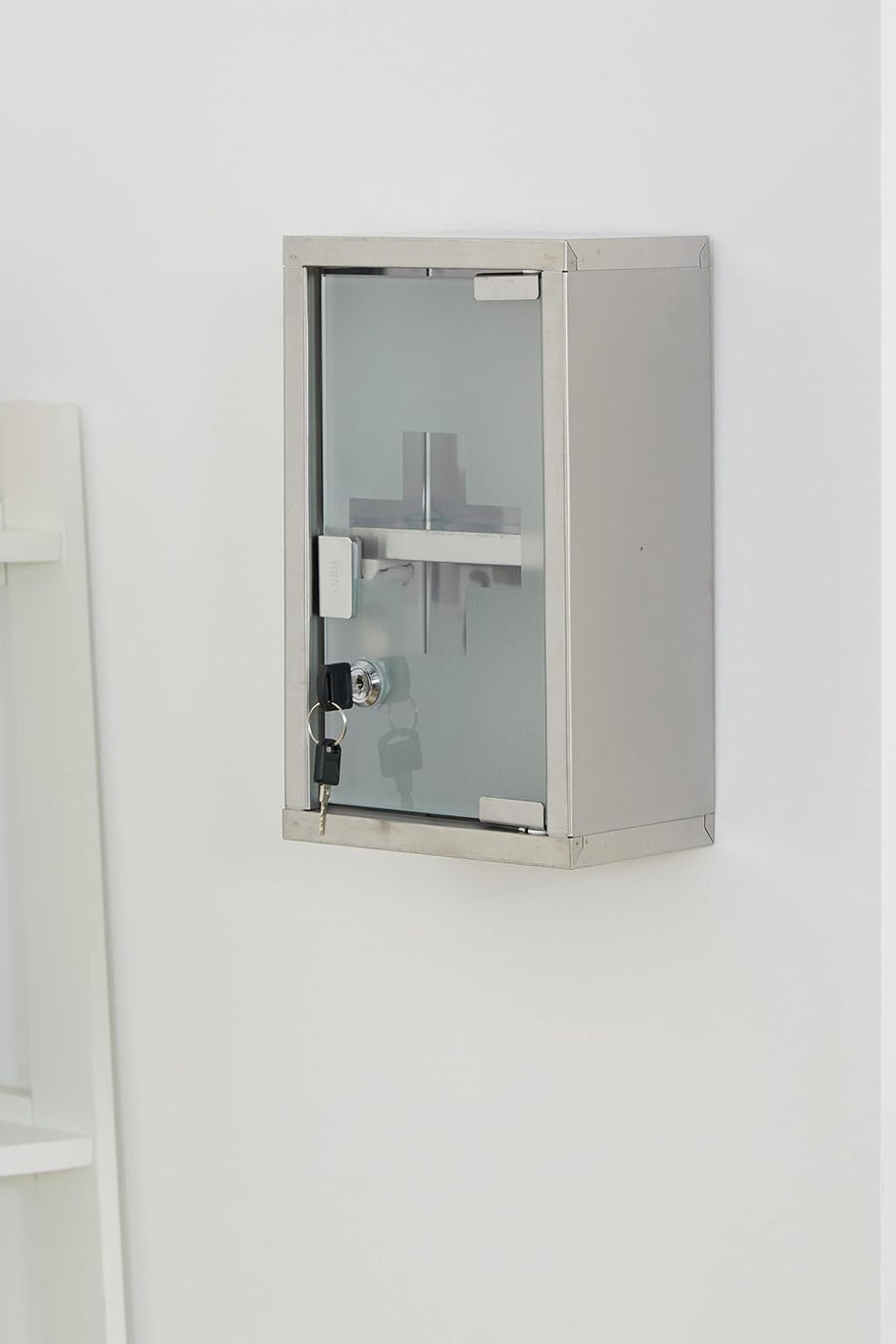Kilitli Paslanmaz İlaç Dolabı 2 Raflı Cam Kapaklı Duvara Monte 30x18 cm Gümüş