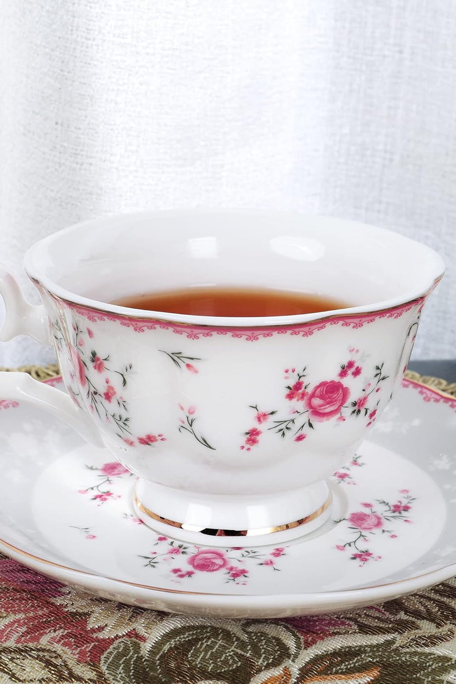Pembe Gül Fincan Seti, 6 Çay Fincanı ve Tabağı, Altın Kenarlı Porselen, 150 ml