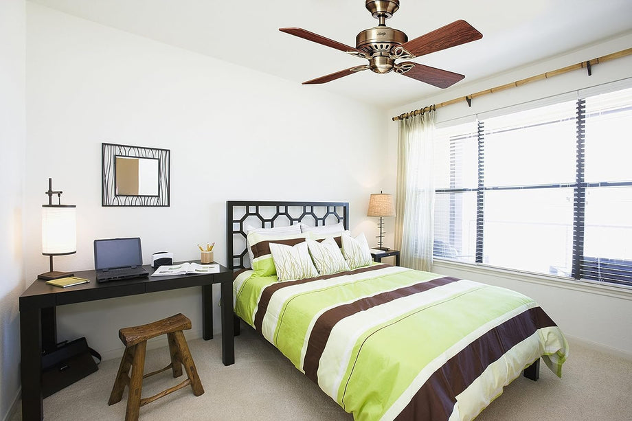 Fan Tavan Vantilatörü Bayport 107 cm İç Mekanlar İçin Çekme Zinciri ve Gül Ağacı ile Meşe Renginde