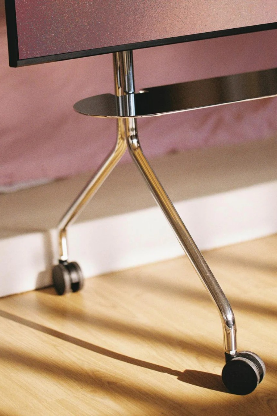 Pipe Shelf Çelik TV Sehpası Rafı 8 kg Kapasiteli