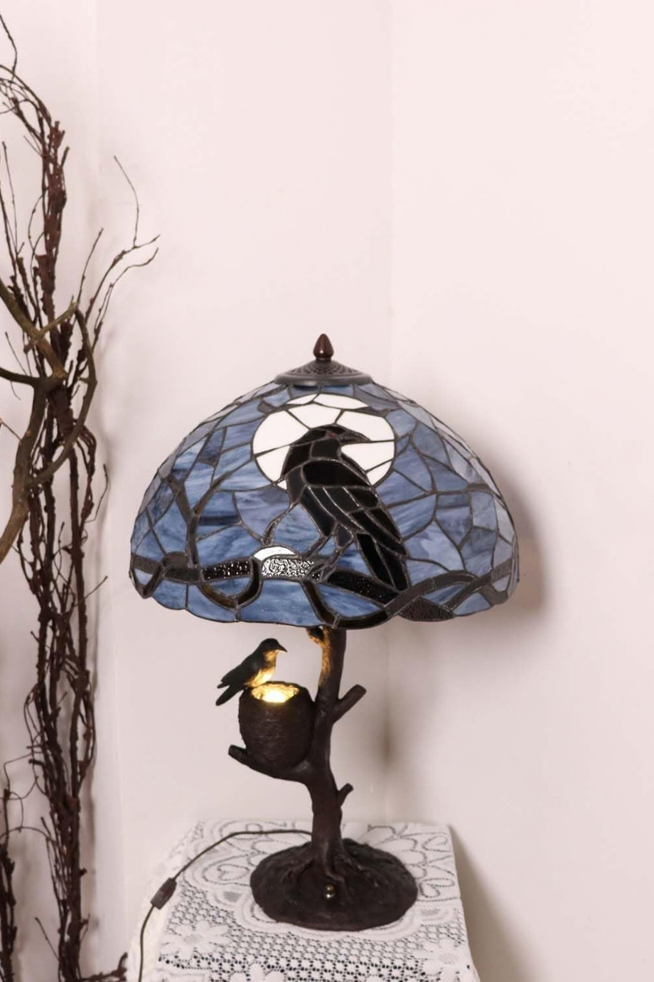 Raven Tiffany Stil Vitray Cam, El İşçiliği Dekoratif Masa Lambası