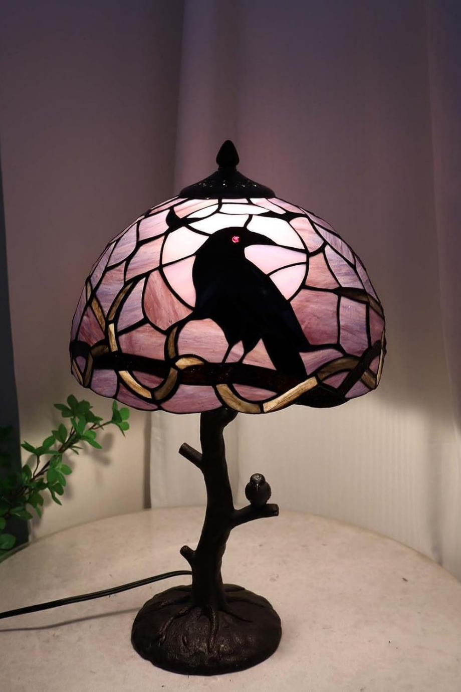 Raven Tiffany Stil Vitray Cam, El İşçiliği Dekoratif Masa Lambası
