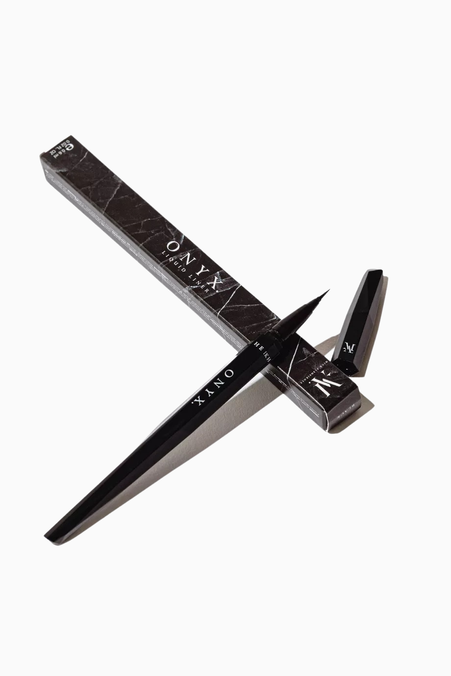 MA Onyx Likit Eyeliner 0,6ml, Suya Dayanıklı Ultra Siyah ve Hassas Uygulama