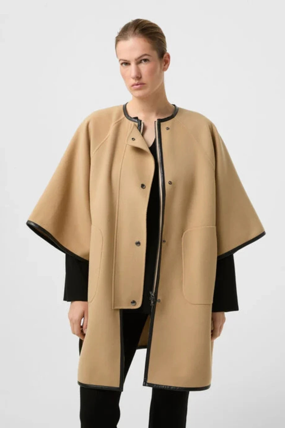 Idaho Çift Yüzlü Yün Camel Kadın Pelerin