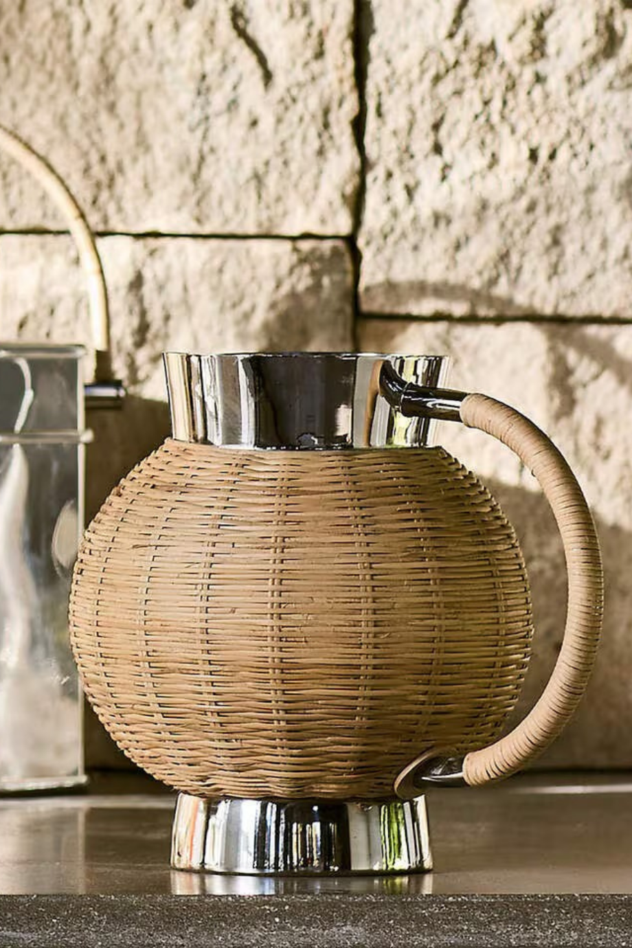 Jake Arnold Romsey Hasır Metal Sürahi, 67 Oz El Dokuması Rattan & El Cilalı Paslanmaz Çelik