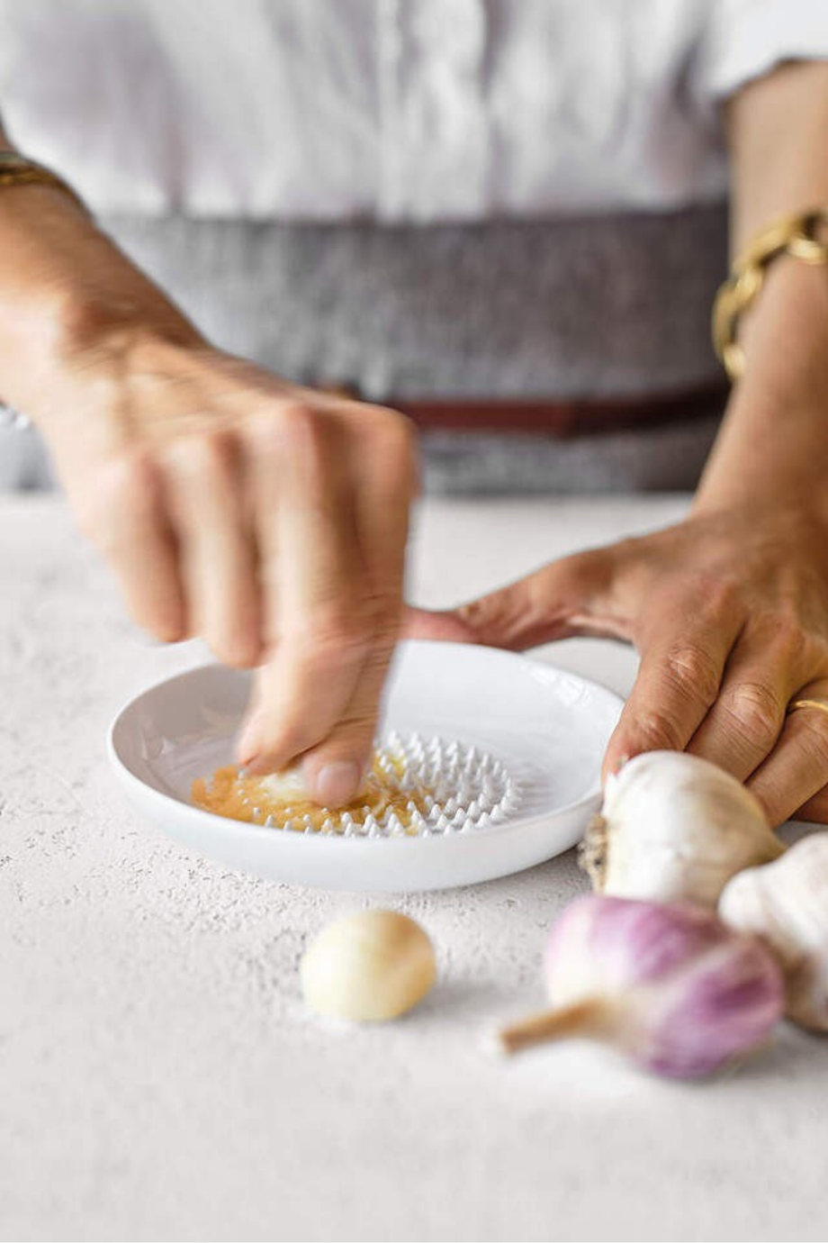 Beyaz Seramik Sarımsak Rendeleme Özellikli Tabak, Çok Amaçlı Porselen