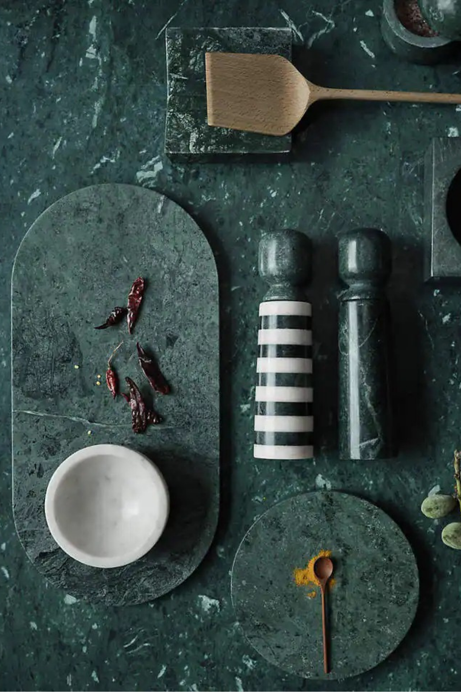 Daniel Humm Geneve Yeşil Mermer Tepsi, El Kesimi, Şık ve Dayanıklı