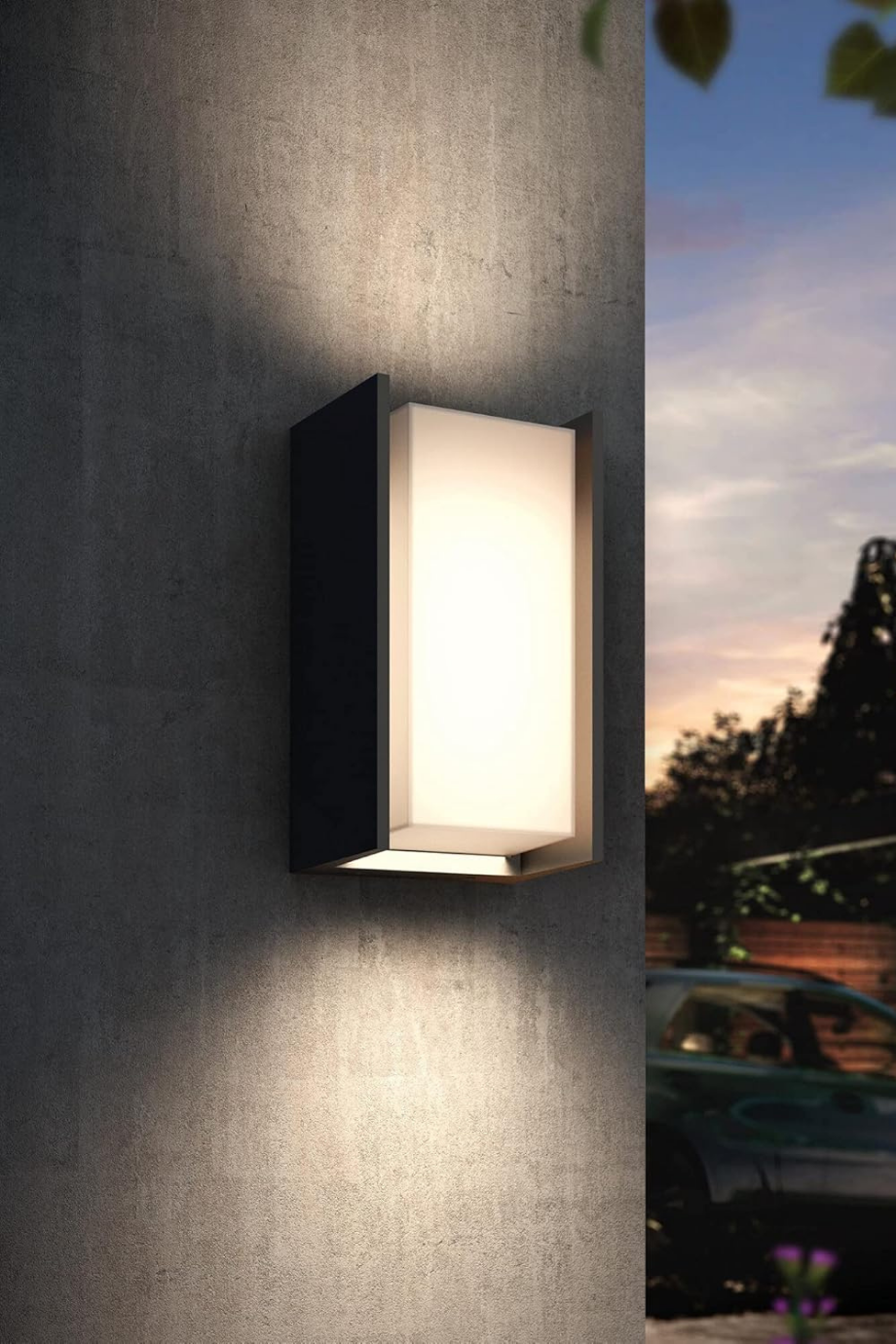 Hue Turaco LED Duvar Işığı, IP44 Suya Dayanıklı