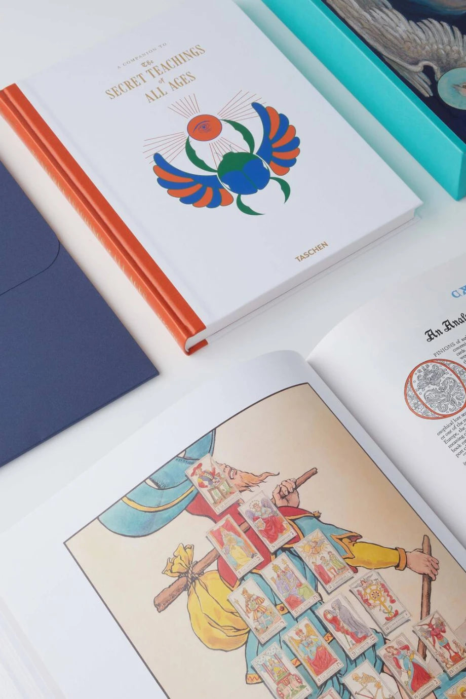 Secret Teachings of All Ages El İşçiliği Dekoratif Kitap